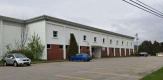 L'école Fréchette dans le village de L'Anse-Saint-Jean