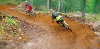 Les sentiers des vingt-et-un à vélo dans la montagne du Mont-Édouard.