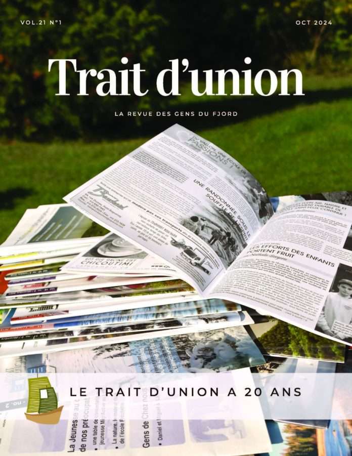 Des exemplaires du Trait d'union sur une table
