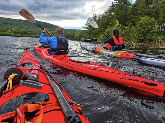 Des kayakistes sur le lac Ha! Ha!