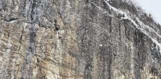 photo d'une falaise au lac Cardinal à Petit-Saguenay