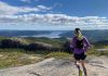 Un coureuse en haut de la montagne blanche