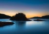 Une île sur l fjord du Saguenay au moment du coucher de soleil